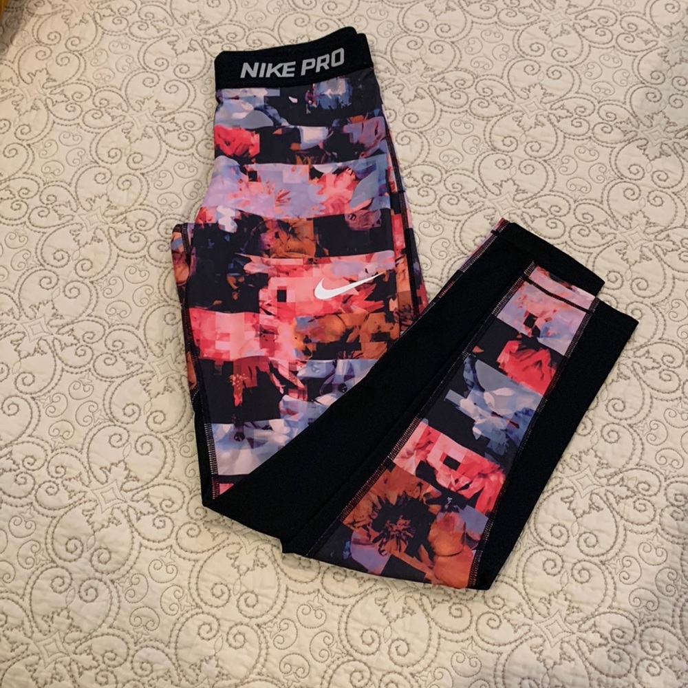 Nike Pro Patterned Leggings